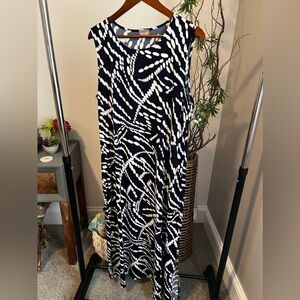 Chicos (3/XL) - Navy Blue and White Patterned Stretchy Maxi Dress
